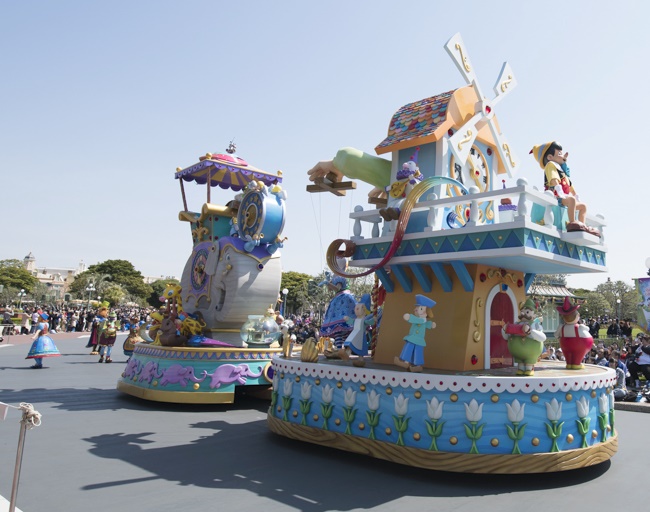 親子で楽しい 東京ディズニーランド35周年の新パレードの見どころをチェック Hugkum 小学館公式