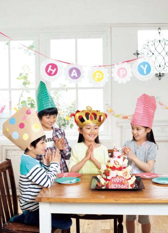 子供の誕生日 手作り帽子で５倍盛り上がる カブリモノ紙工作パーティー帽 Hugkum はぐくむ