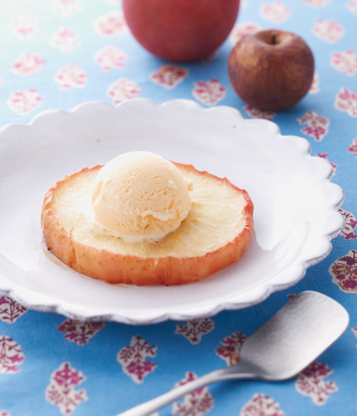 りんごのお菓子レシピ 11選 フライパンやホットケーキミックス簡単 焼きりんご パイ タルトなどりんごの人気お菓子レシピ 小学館hugkum