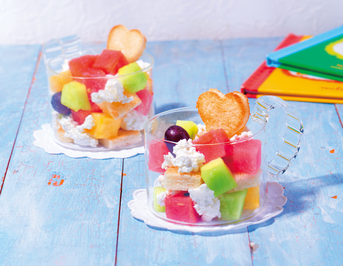 パフェのレシピ８選 いちごなどフルーツを使って アイスクリームを乗せて 子どもに人気カラフルパフェ Hugkum はぐくむ