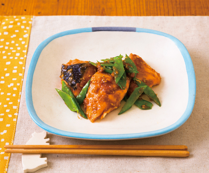 鮭 生鮭レシピ24選 子どもに人気 フライパン一つで簡単にできる料理やムニエル じゃがいもと合わせたレシピなど Hugkum 小学館公式