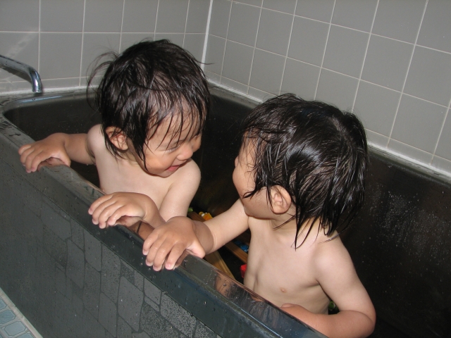 お風呂に入りたがらない子供が進んで入る方法 教えます 小学館hugkum