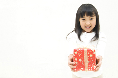 年齢別 子供が喜ぶプレゼント はずさない 選び方知ってる 誕生日 クリスマス会 プレゼント交換会に 小学館hugkum