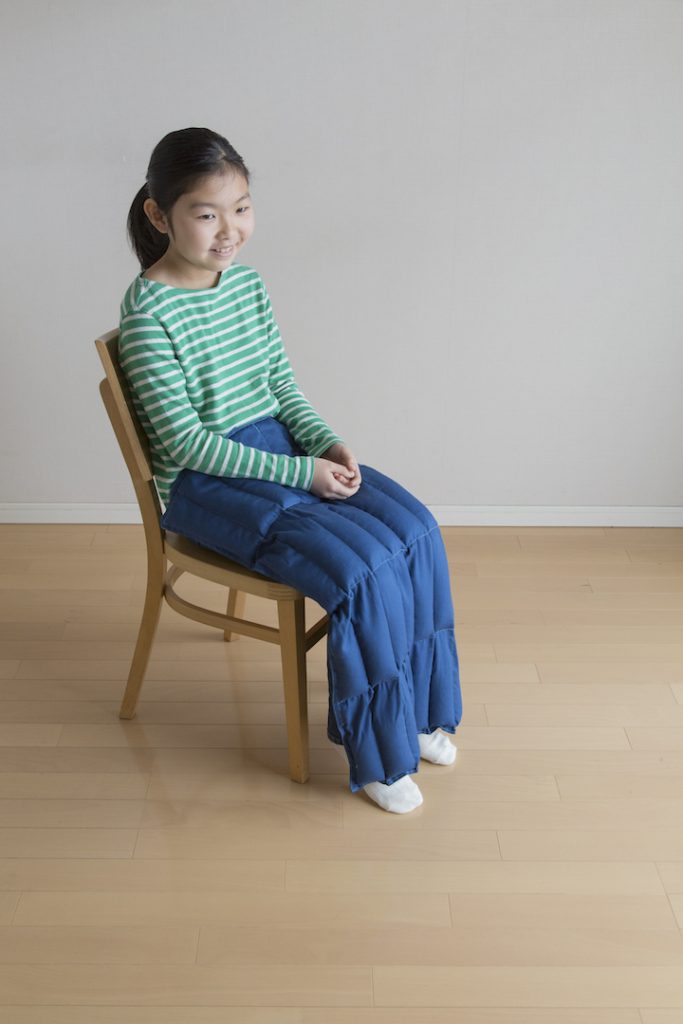 じっと座っていられない子を椅子とひざかけでサポート 発達障害の子を道具で応援 Vol 6 Hugkum はぐくむ
