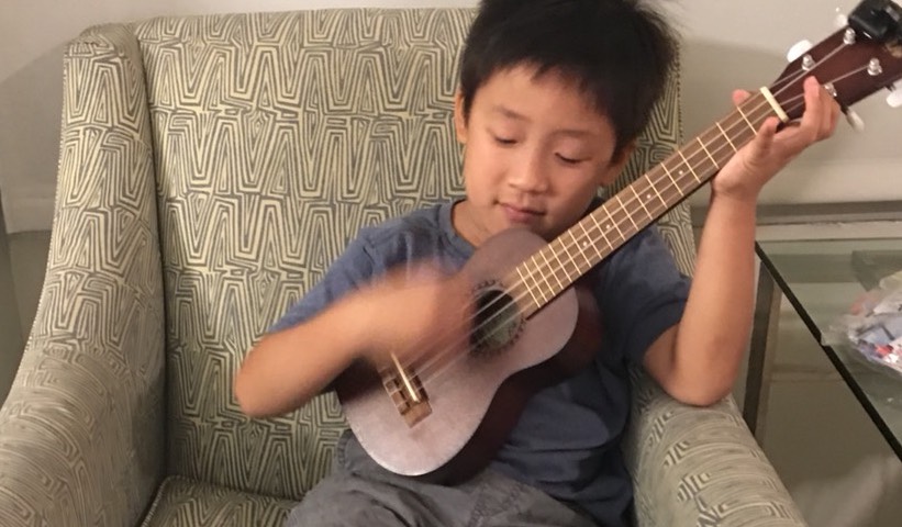 ０歳 年齢別おすすめギターのおもちゃ ライブ遊びでノリノリ 手作りテクも 小学館hugkum