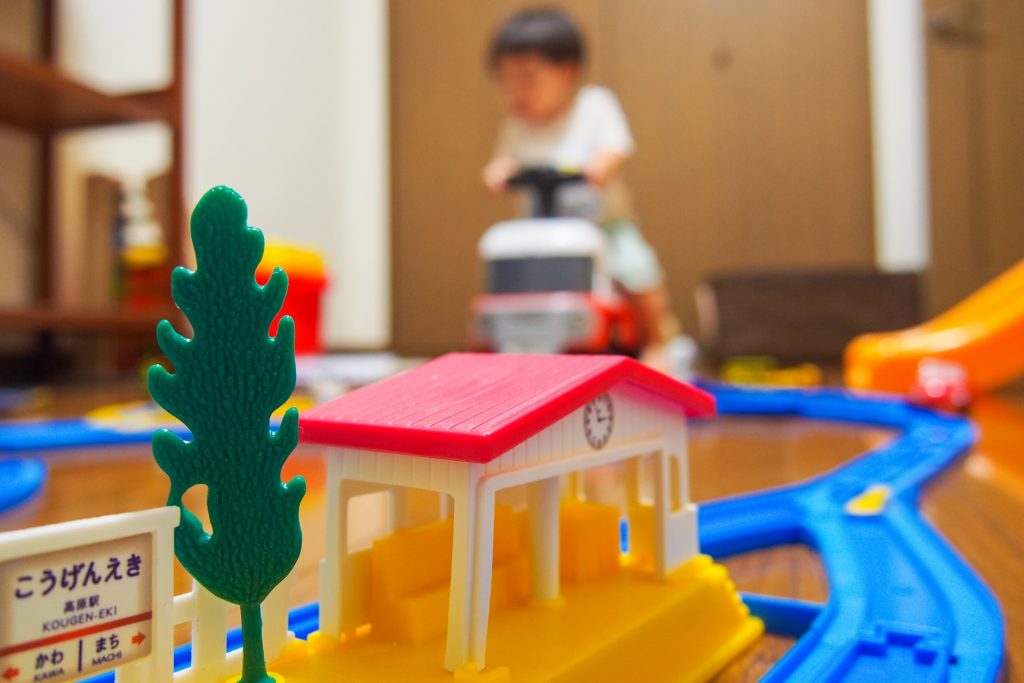 踏切おもちゃで電車遊びがもっと楽しく プラレール 木製 レゴなど人気アイテム大集合 小学館hugkum