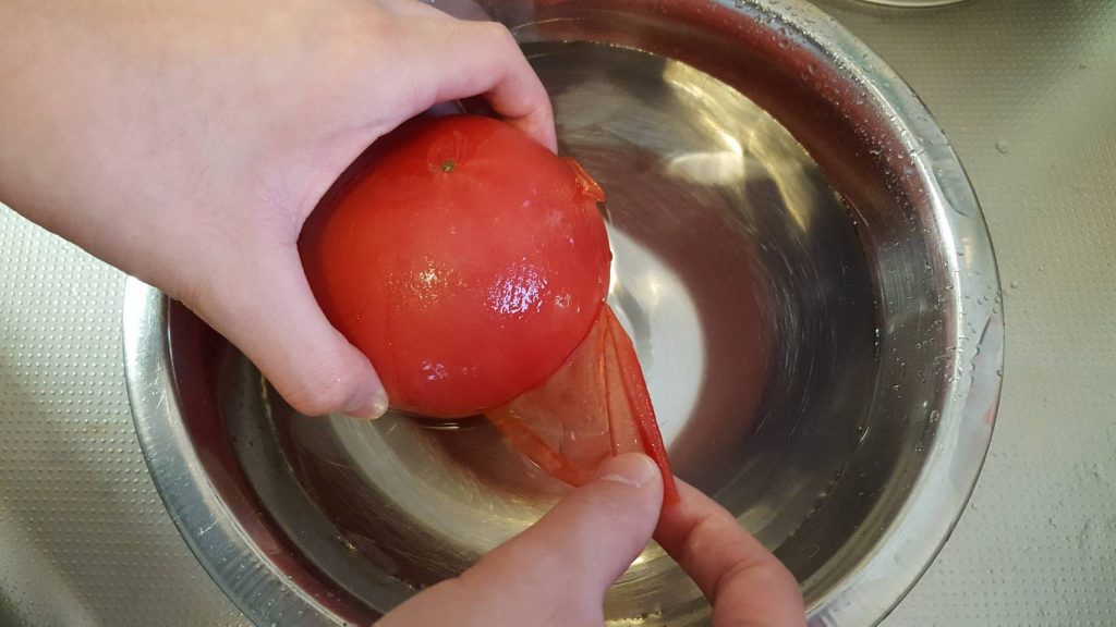 トマトは冷凍すると旨みや栄養価がアップ 冷凍保存のやり方 アレンジレシピ 小学館hugkum