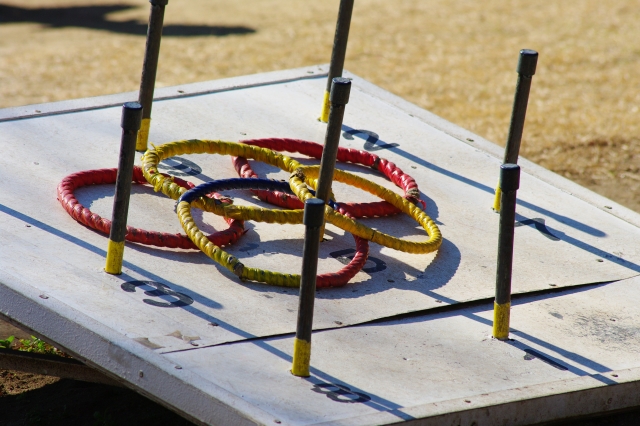 輪投げおもちゃで遊ぼう 赤ちゃんも楽しめる柔らか輪投げ 人気キャラ 手作り輪投げも 小学館hugkum