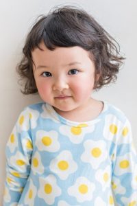 1歳の男の子 女の子におすすめの髪型を美容師が直伝 初めての切り方 はさみ使いのテクニックや ヘアアレンジも 小学館hugkum