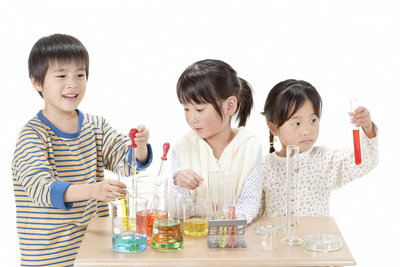 子どもに人気の科学遊び 簡単にできる おもしろ科学 は自由研究にもおすすめ Hugkum はぐくむ