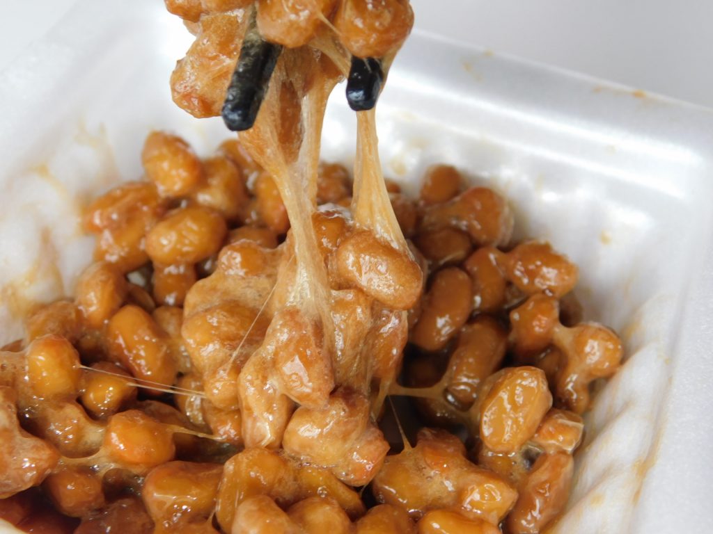 納豆は冷凍が日持ちの鍵 納豆菌の生かし方と正しい保存法 納豆アレンジレシピ 小学館hugkum