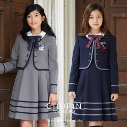 小学校の卒業式 女の子 の服装は ワンピース スーツ 袴など人気の服装選びのポイント Hugkum 小学館公式