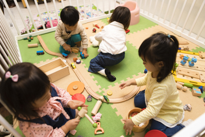 クーゲルバーン で遊ぶメリットは ベビーや1歳でも楽しめるおもちゃの選び方 おすすめ商品 手作りアイデア 小学館hugkum