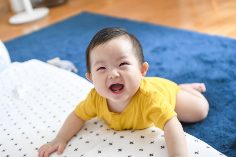 ジャンパルー は楽しいだけではない 赤ちゃんの運動能力と脳の発達を伸ばしてくれる Hugkum はぐくむ