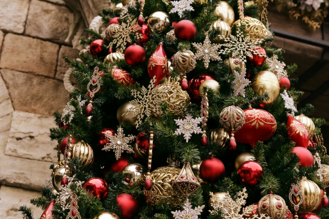 クリスマスツリーのおすすめ8選｜選び方から飾り方、収納テクまで購入前にチェック！ | HugKum（はぐくむ）