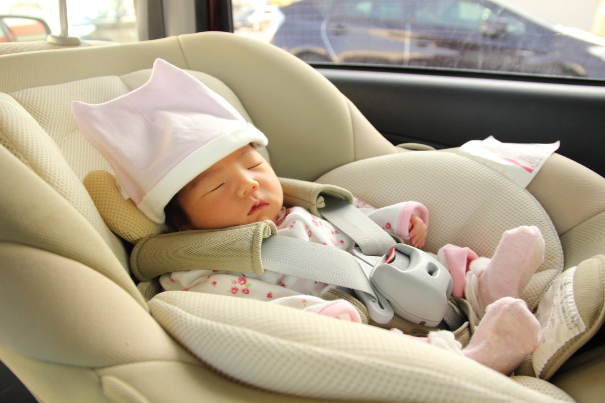 タカタ  新生児〜4歳　リクライニング 式　チャイルドシート