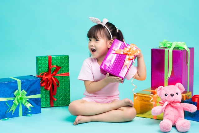 4歳 誕生日 女の子が喜ぶプレゼント21選 アクセサリーやおもちゃ以外 体を動かす系も人気 Hugkum はぐくむ