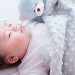 【助産師監修】新生児にベビー枕は使ってもいい？タオル枕の作り方や注意点から、おすすめのベビー枕まで