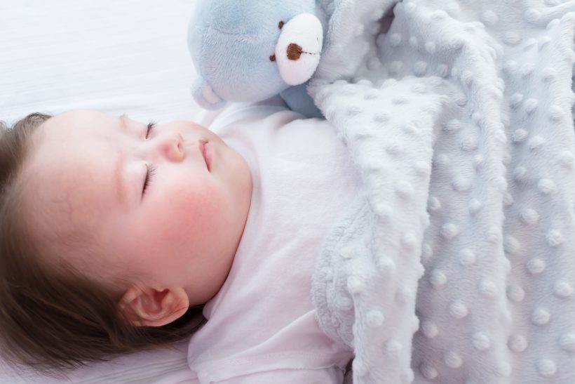 助産師監修 新生児にベビー枕は使ってもいい タオル枕の作り方や注意点から おすすめのベビー枕まで 小学館hugkum