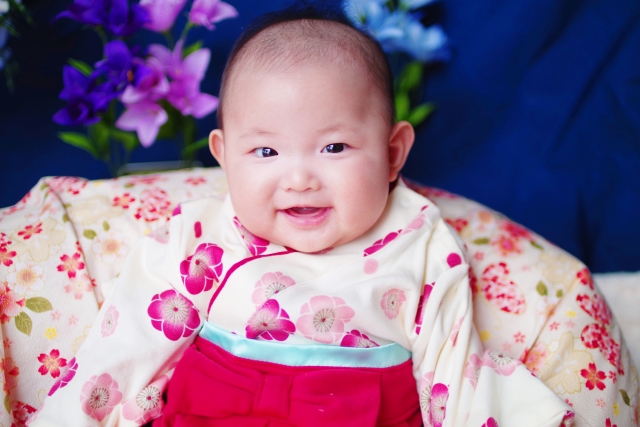 お食い初めの服装マナー 赤ちゃんと親の正装 実際に当日着た服をママパパに調査 小学館hugkum