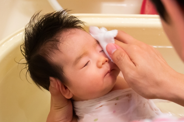 赤ちゃんの沐浴について詳しく知りたい 必要な道具 注意点 事前の準備ややり方は Hugkum はぐくむ