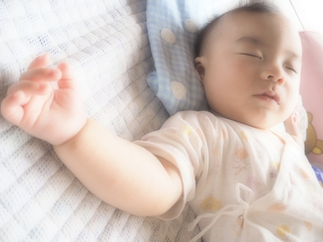 新生児に枕は必要 理由は ベビー枕の選び方とおすすめ商品をご紹介 小学館hugkum