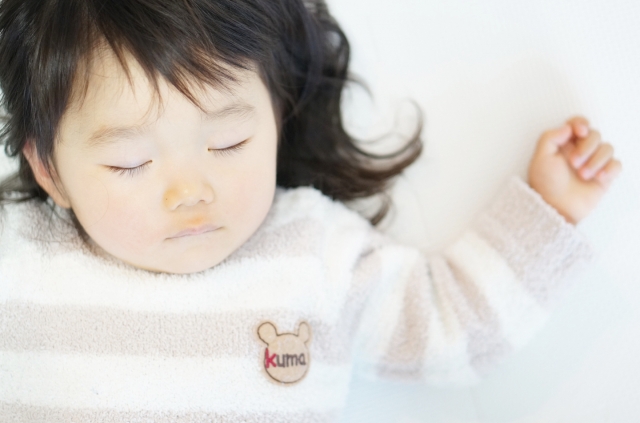 赤ちゃん用パジャマのおすすめ10選｜冬用や人気の西松屋80サイズなどを厳選 | HugKum（はぐくむ）