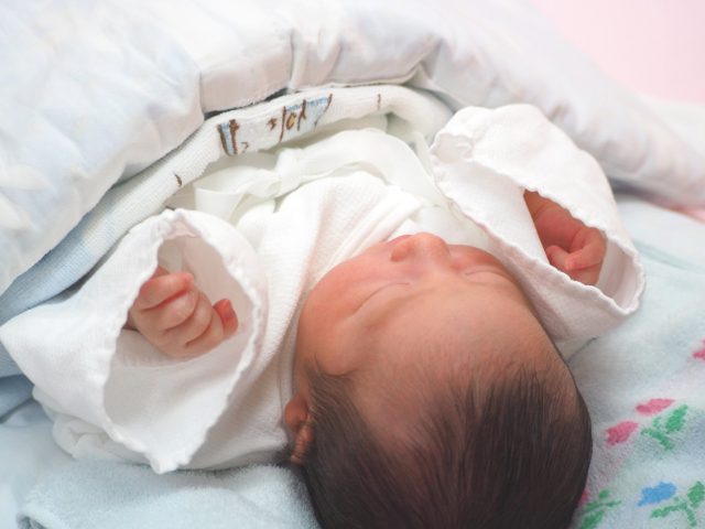 赤ちゃんの寝床作りのポイントは 産前に検討 準備しておきたいこと おすすめの寝場所 注意点まとめ Hugkum はぐくむ