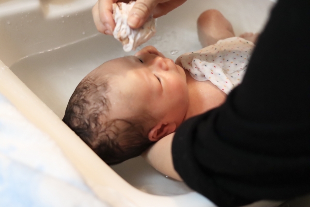 赤ちゃんの肌に優しい沐浴布7選。手軽な作り方も紹介 | HugKum（はぐくむ）