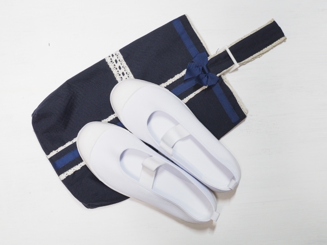 上履き入れのおすすめ 簡単手作り方法や幼稚園用にぴったりな巾着袋などをご紹介 Hugkum 小学館公式
