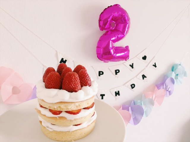 2歳の誕生日ケーキは市販 手作り 2歳が喜ぶキャラクターとスポンジやホイップの代用法とは Hugkum 小学館公式