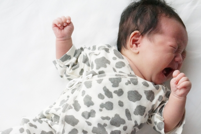 放置 寝 ぐずり 赤ちゃんのぐずり対策14選～新生児がぐずり泣きや寝ない原因と放置の賛否
