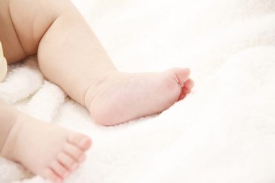 赤ちゃんの乾燥肌をケアする市販の保湿剤の選び方と注意点