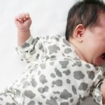 新生児がうなるのはなぜ 原因やシチュエーション別の対策法 助産師監修 Hugkum はぐくむ