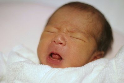 新生児がうなる…心配したり、驚いたり、イライラしたことはありますか？