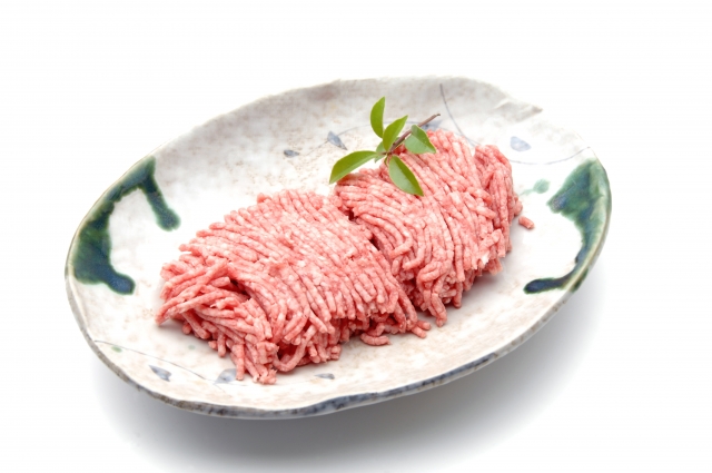 離乳食のひき肉はいつから 鶏 豚 牛の進め方や下処理方法 時期別おすすめレシピも Hugkum はぐくむ