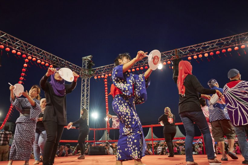 盆踊りの由来 日本三大盆踊りをご存じですか 盆踊りを踊る意味や歴史 踊り方をレクチャー 小学館hugkum