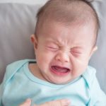 助産師監修 赤ちゃんが激しく泣く原因は ギャン泣きの対処法 泣き止まないときのng行為をチェック 小学館hugkum