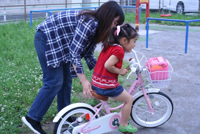 自転車の練習は何歳から始めた おすすめの自転車練習法 上達のコツをリサーチ 小学館hugkum
