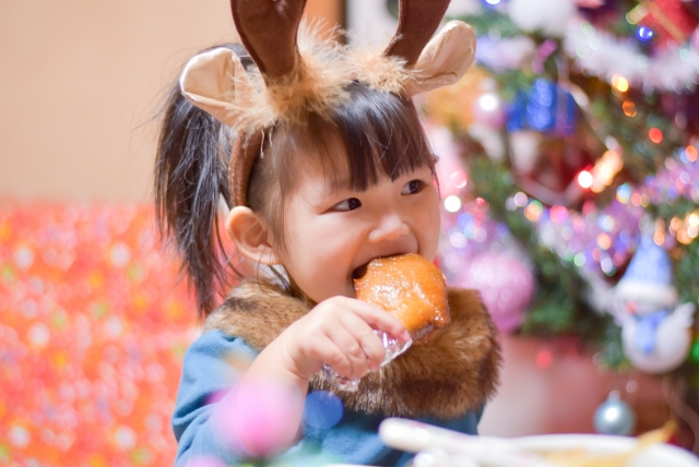 子どもと一緒のクリスマスの過ごし方は プレゼントやパーティなど家族の楽しみ方をランキング発表 小学館hugkum