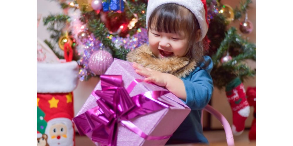 クリスマスプレゼントはいつ渡すのが正解 24日or25日 子どもが喜ぶ渡し方やタイミングをリサーチ Hugkum はぐくむ