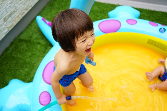 この夏はおうちプールで おすすめの子供用プール10選 人気の家庭用プールや大型のビニールプールをチェック 小学館hugkum