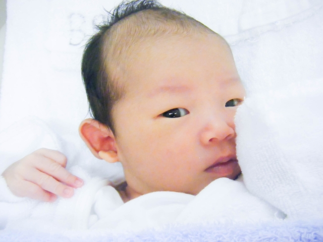 医師監修 赤ちゃんの目はどのくらい見える 新生児の視力とチェック法 小学館hugkum