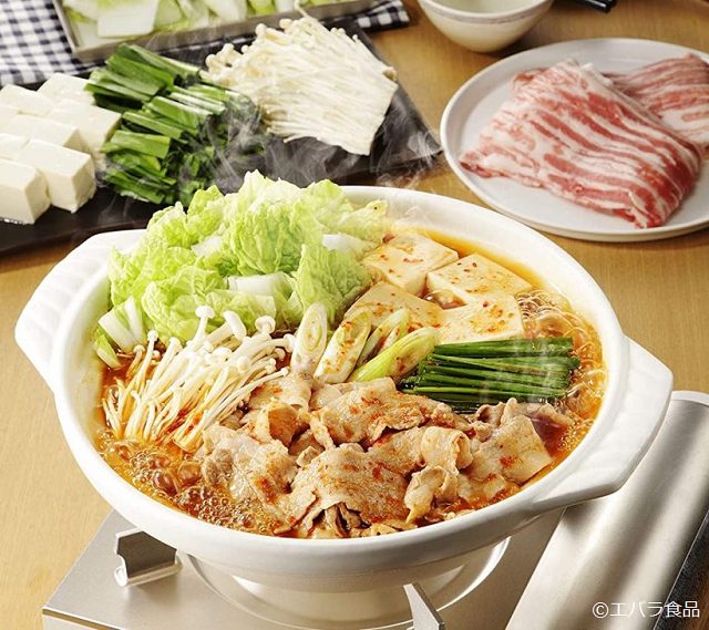 おすすめの鍋の素10選 キムチ鍋や豆乳鍋 味噌鍋などがささっと作れるスープをピックアップ Hugkum はぐくむ