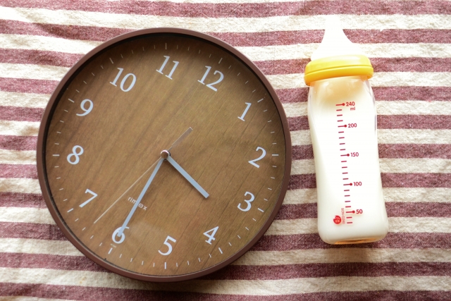 離乳食と育児用ミルク ベストなバランスが知りたい 量や間隔 飲まないときの対処法 小学館hugkum