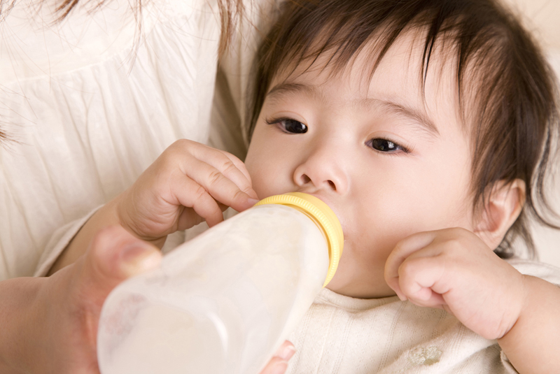 赤ちゃんの白湯はいつから 作り方や保存法 飲ませる温度や量はどれくらい 助産師監修 小学館hugkum