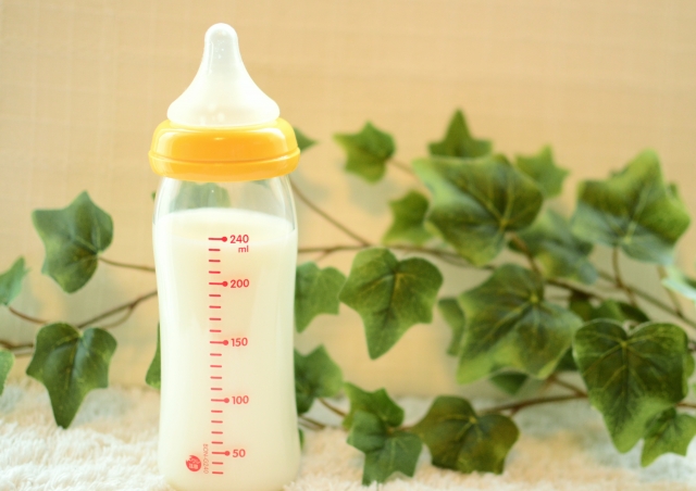 2 ヶ月 間隔 生後 ミルク 生後2ヶ月の赤ちゃんの授乳間隔や回数は？ 母乳とミルクで違ってくる？【助産師監修】