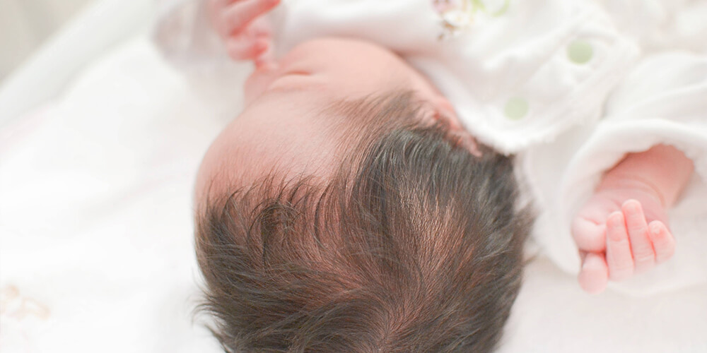 赤ちゃんの頭皮が乾燥する理由は 頭皮トラブルと自宅でできるケア法 医師監修 Hugkum はぐくむ