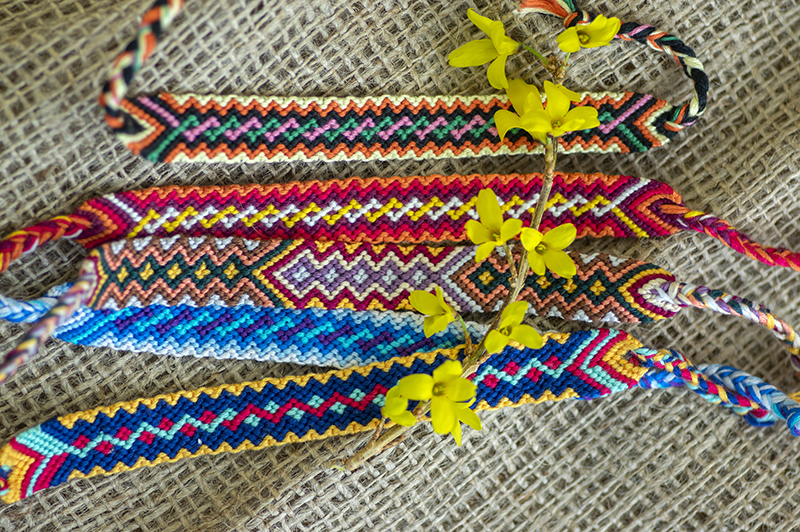 ミサンガの編み方│意味や種類、ねじり・斜め・平編みのやり方から取れ