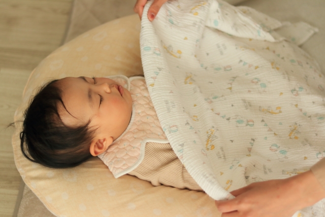 赤ちゃんの就寝時間は何時がいい 理想の睡眠時間や起床時間 就寝時間が遅いと出る影響 早く寝る工夫など徹底解説 小学館hugkum